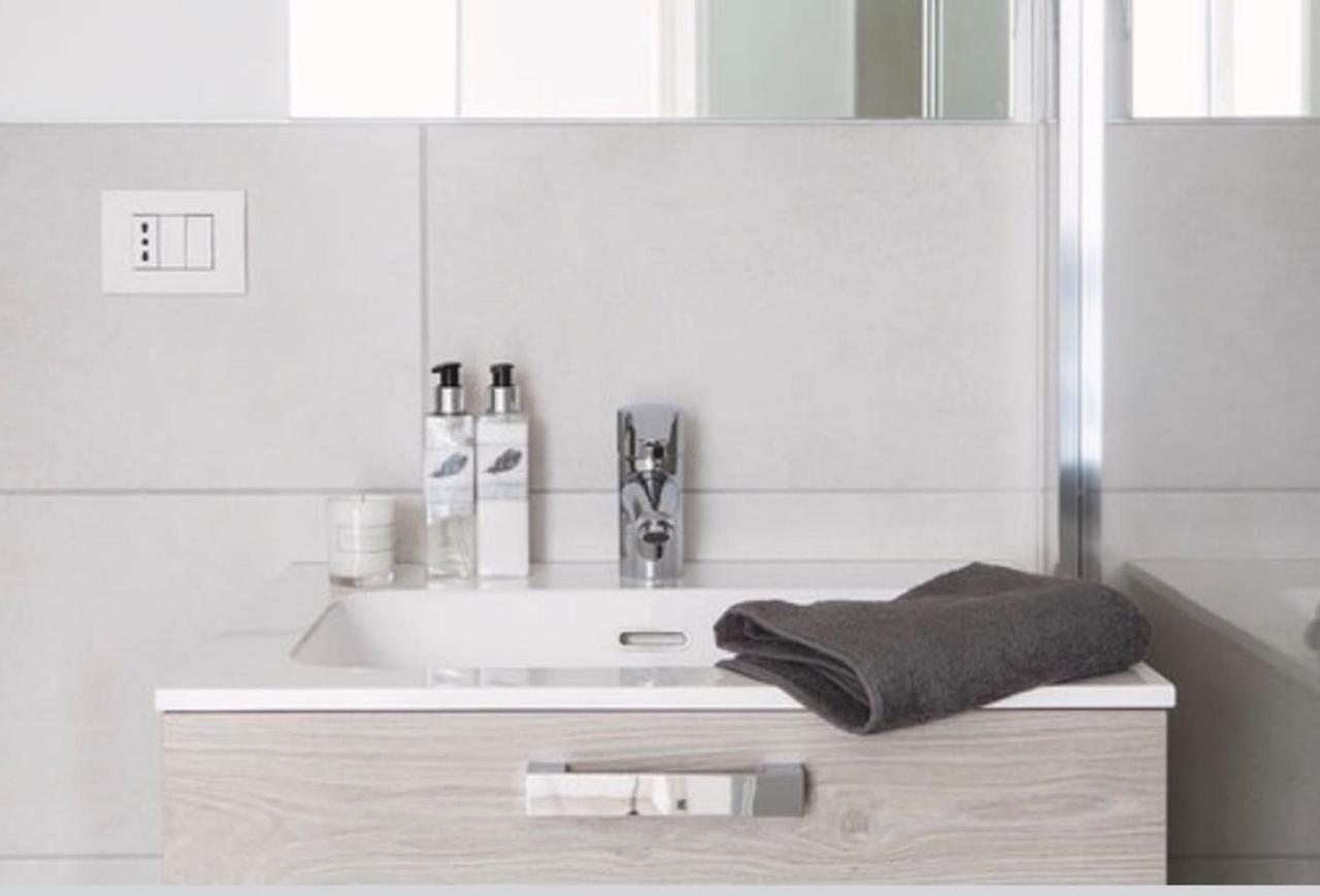Ulivi Luxury Loft & Pool - The House Of Travelers Apartment Carate Urio Bagian luar foto